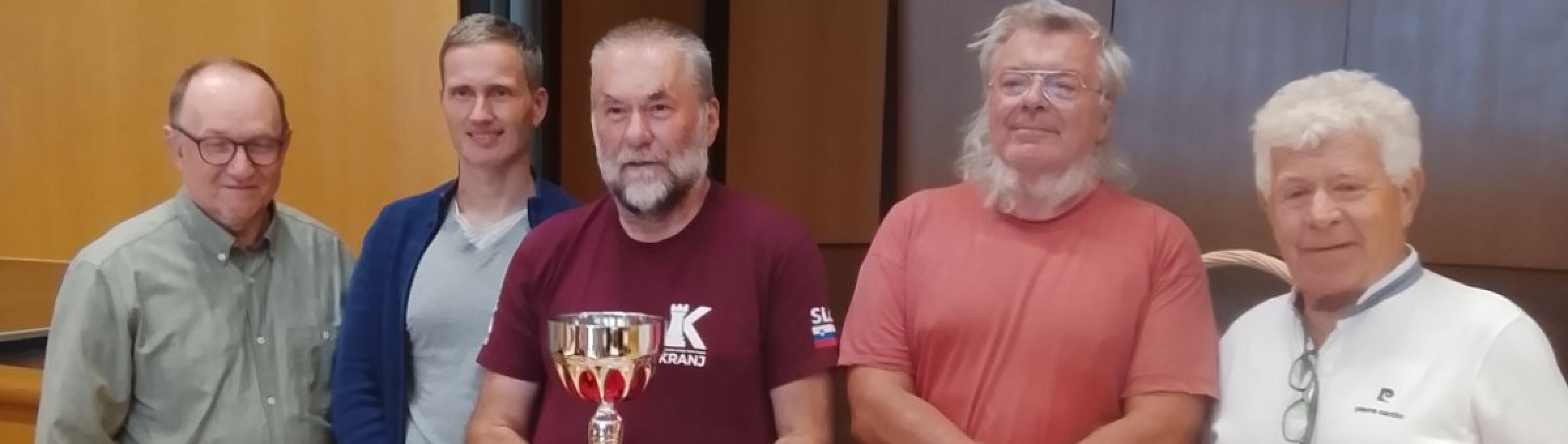 Leon Mazi s pokalom za zmago v Feffernitzu